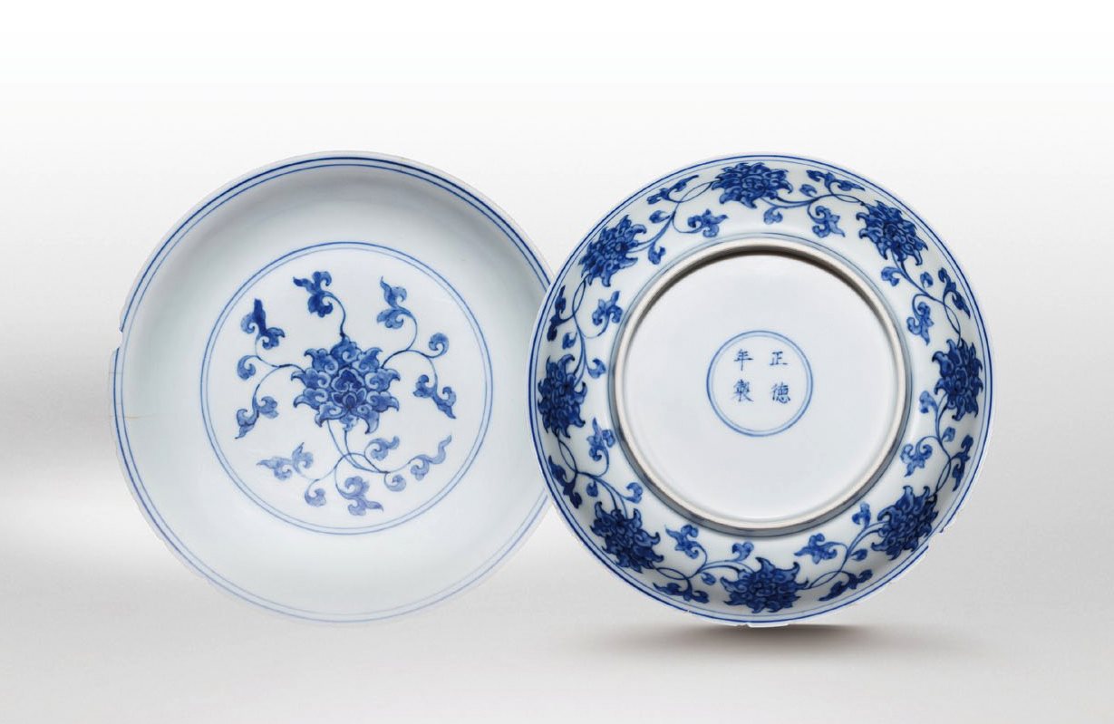 青花缠枝莲纹盘