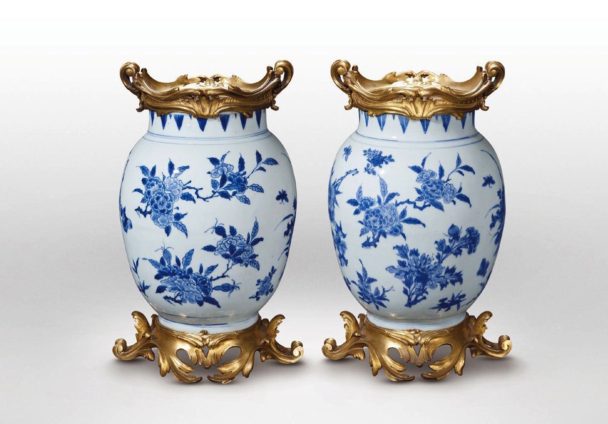 青花折枝花卉纹莲子罐一对