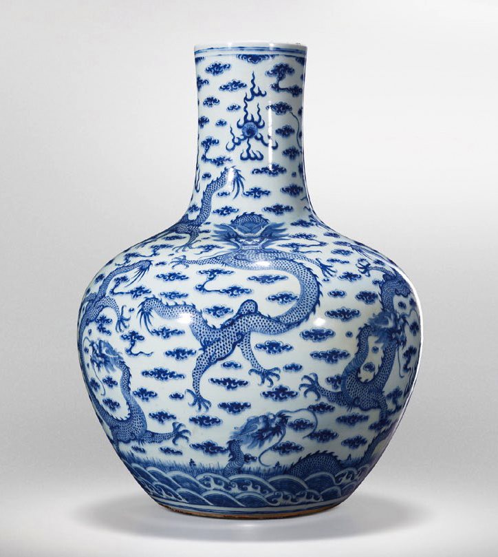 青花海水云龙纹天球瓶