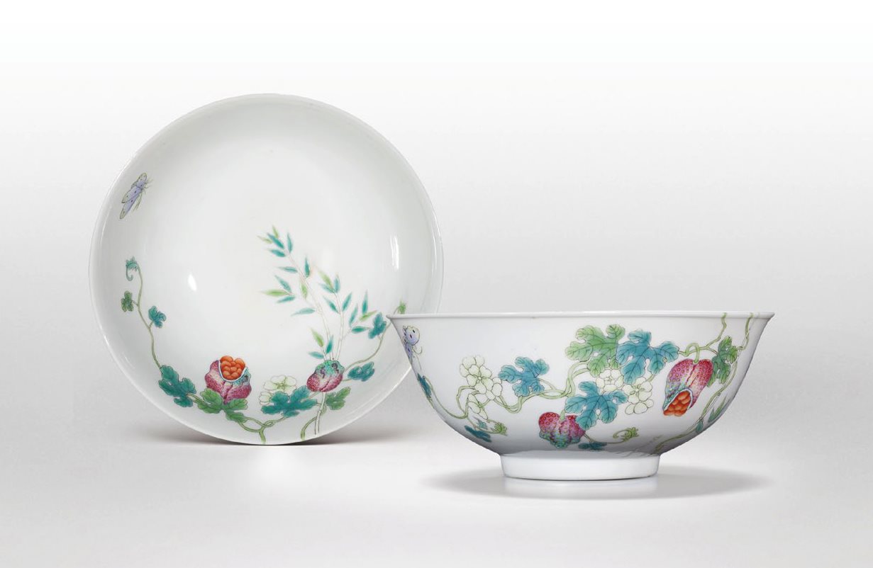 粉彩过枝花果纹碗一对