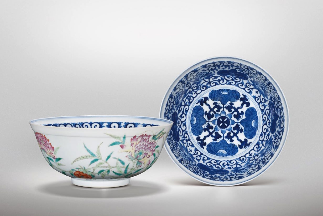 青花粉彩花卉纹碗一对