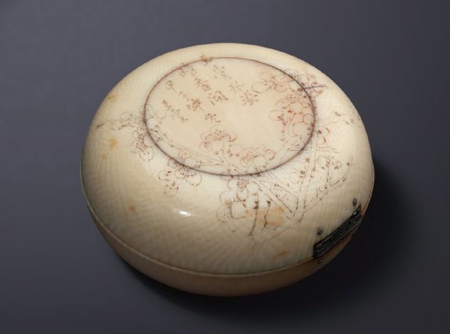 象牙刻梅花诗文印盒