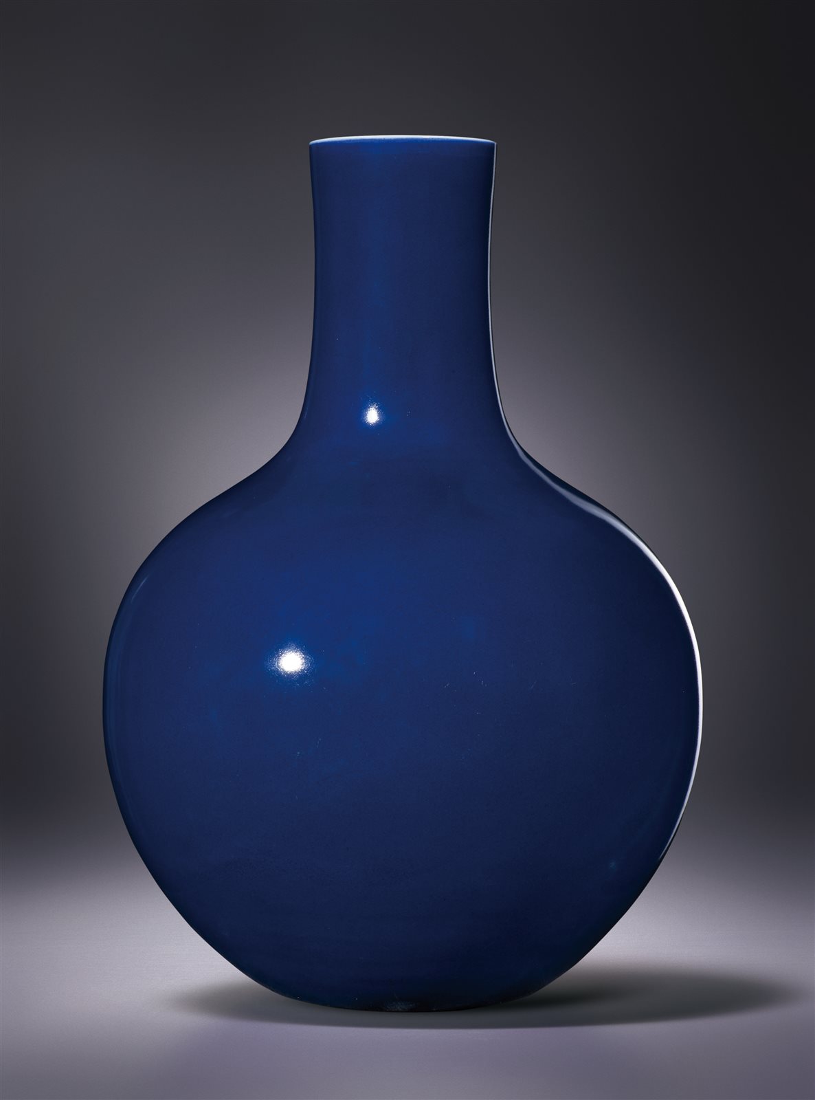 宝石蓝釉天球瓶