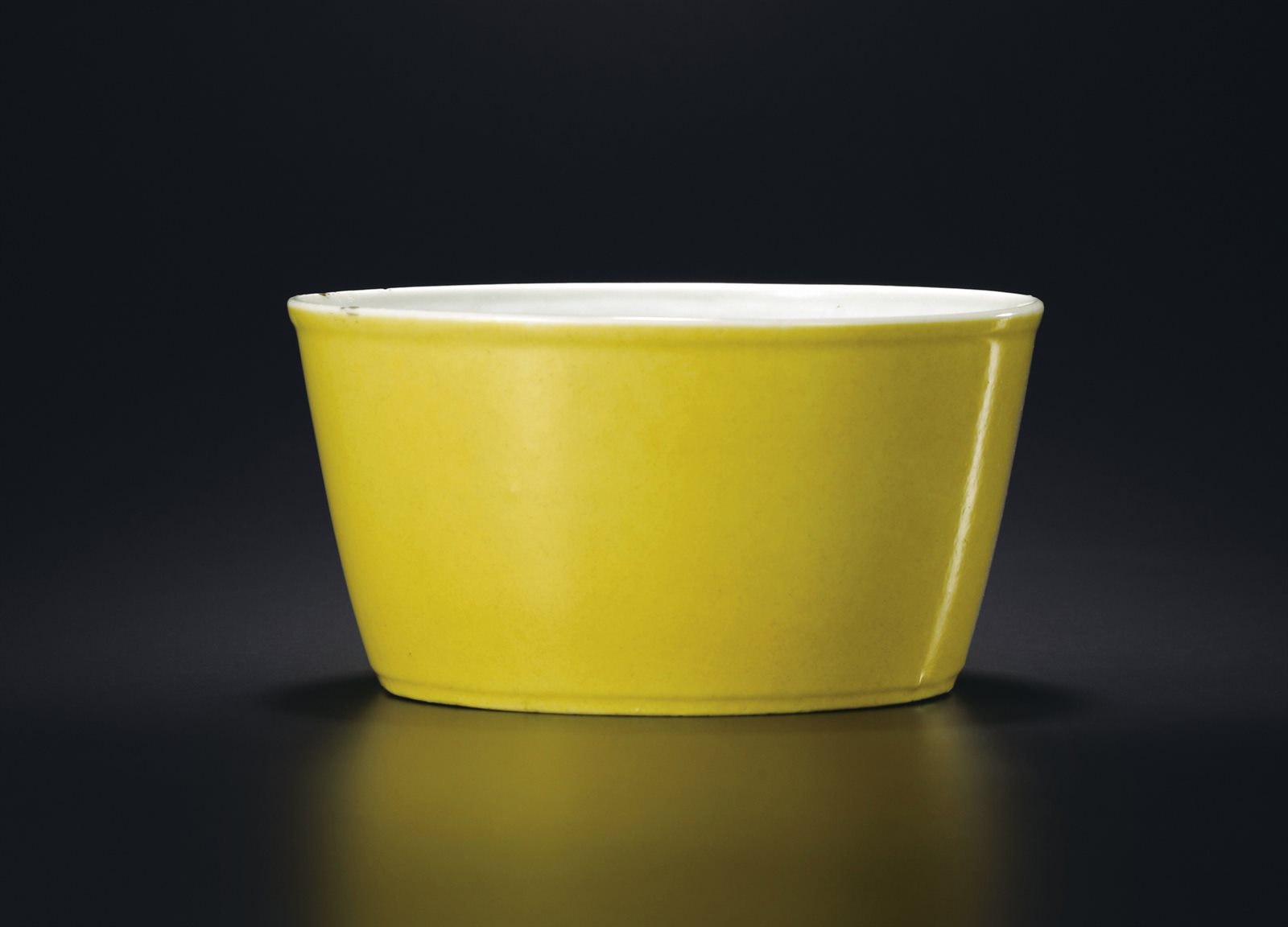 黄釉马蹄碗