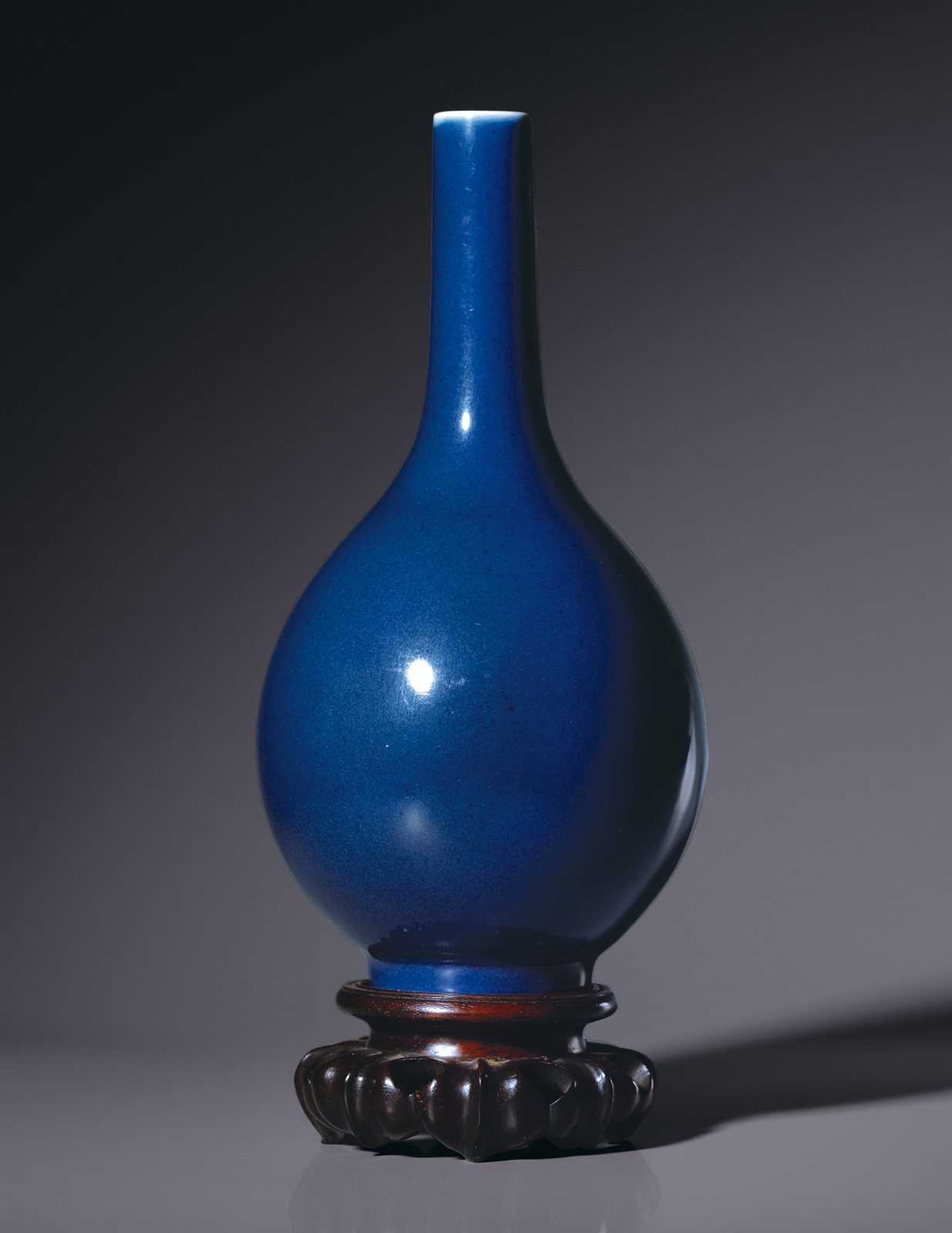 蓝釉胆瓶