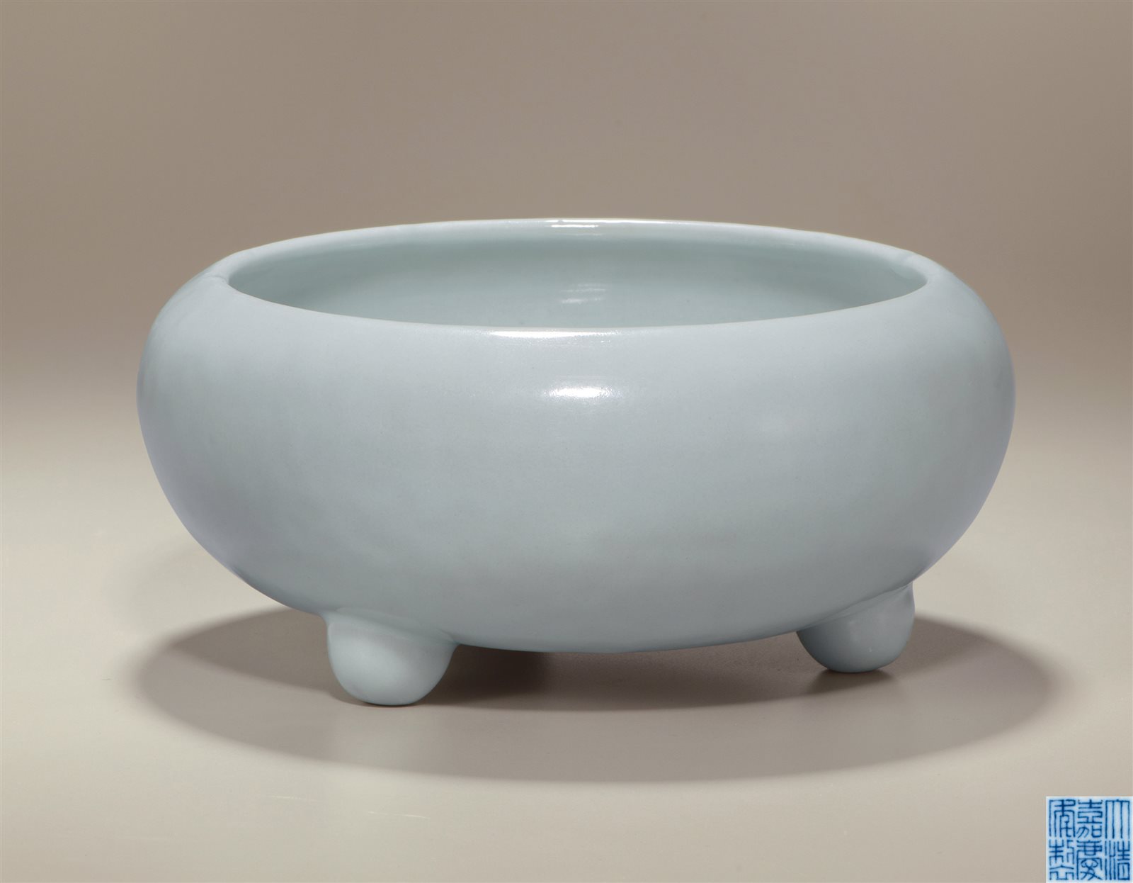 白釉三足钵式洗