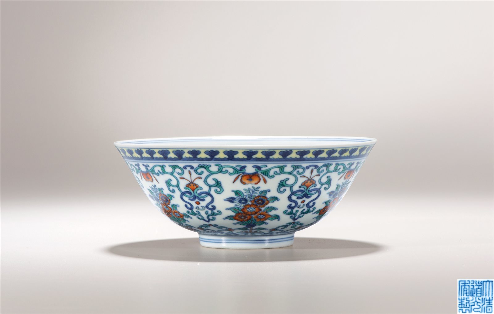 青花五彩江崖海水龙纹小盖盂