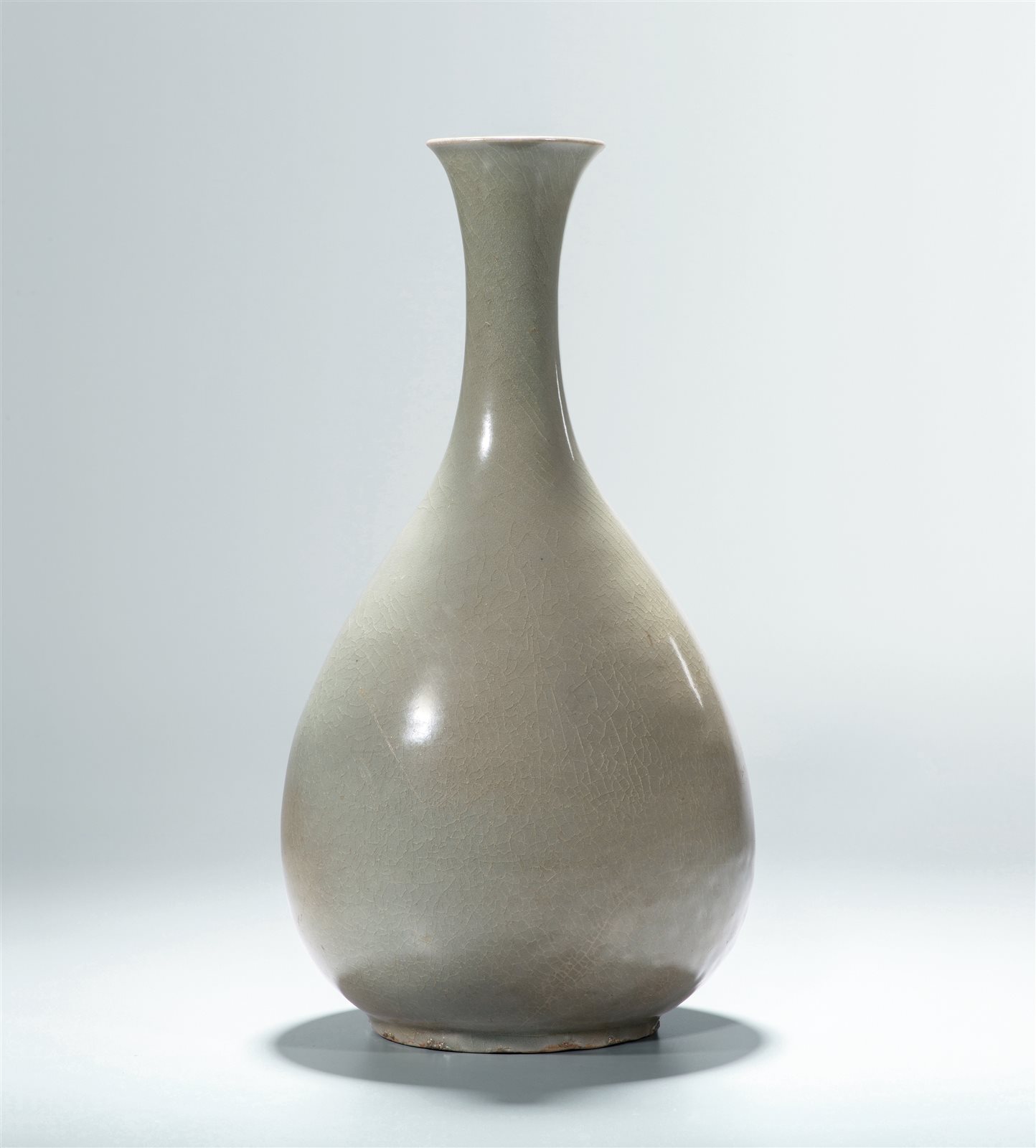 高丽青瓷仿汝长颈瓶