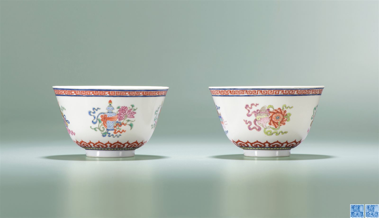 粉彩八吉祥纹茶碗一对