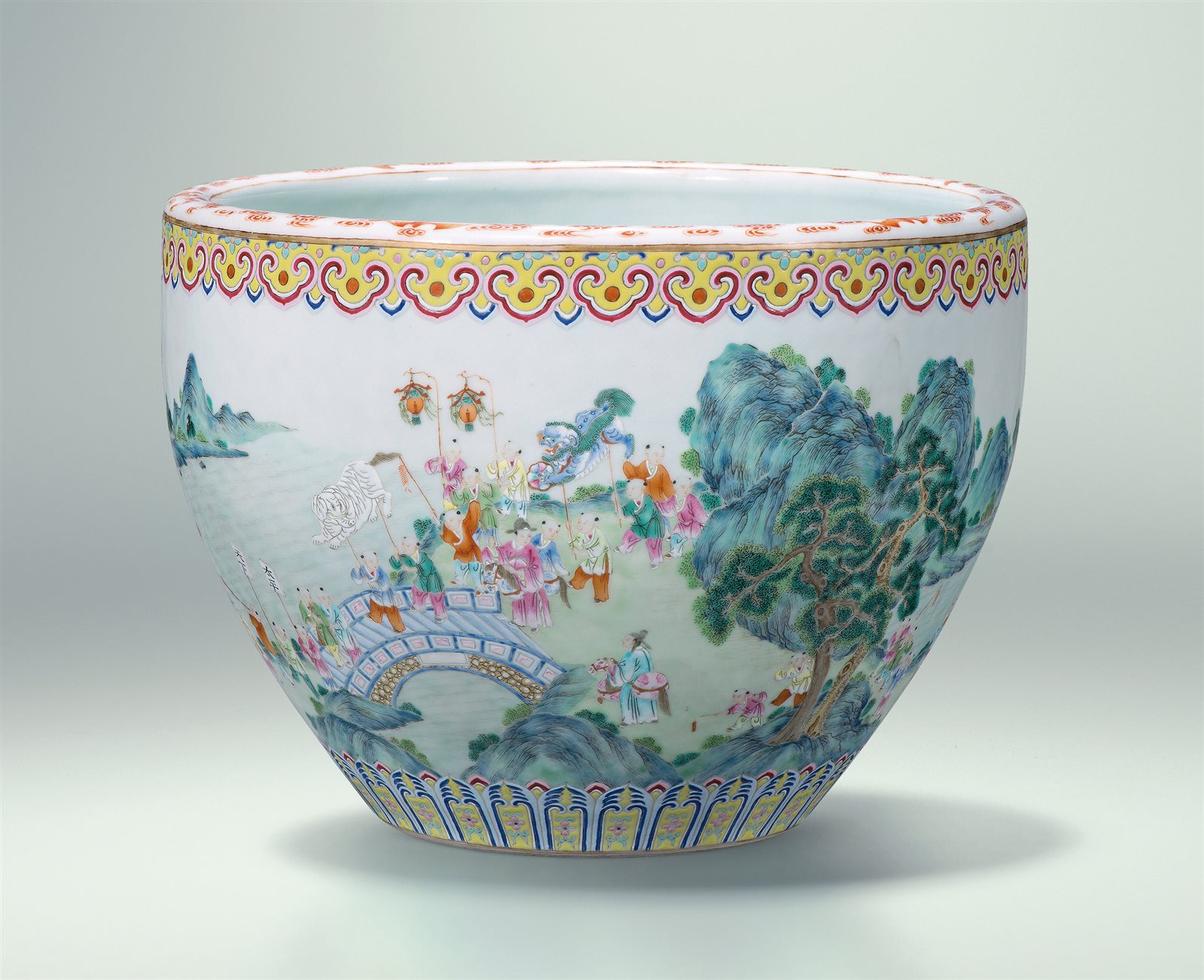 粉彩“百子嬉春”图卷缸(图录号：950)