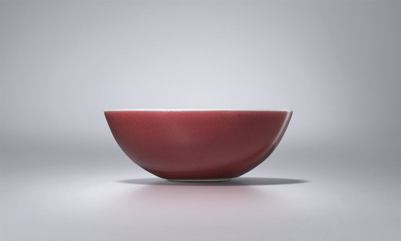 霁红釉卧足碗(图录号:1137)