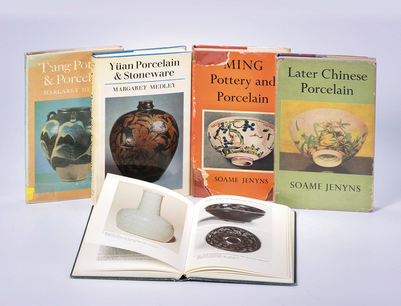 伦敦费伯出版社出版中国唐宋元明清瓷器图录5册