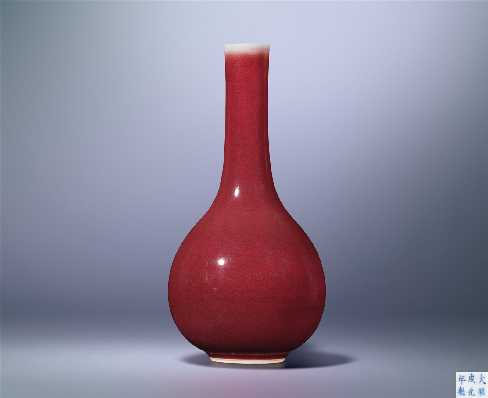 宝石红釉长颈胆瓶（图录号：99）