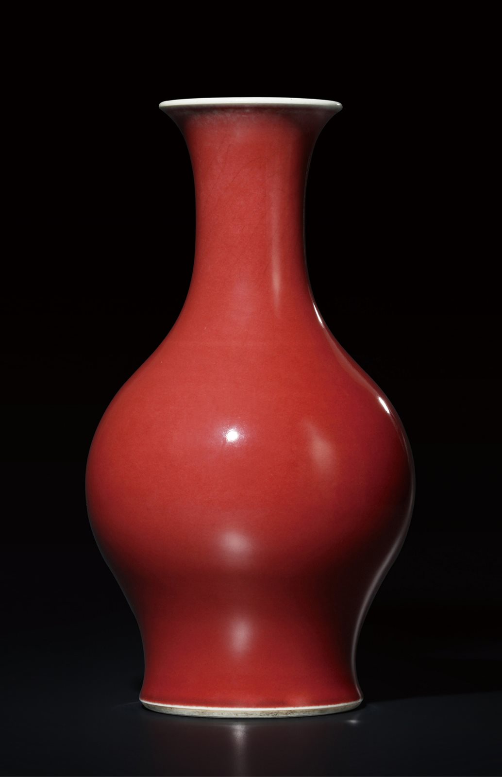 霁红釉橄榄瓶(图录号：48)