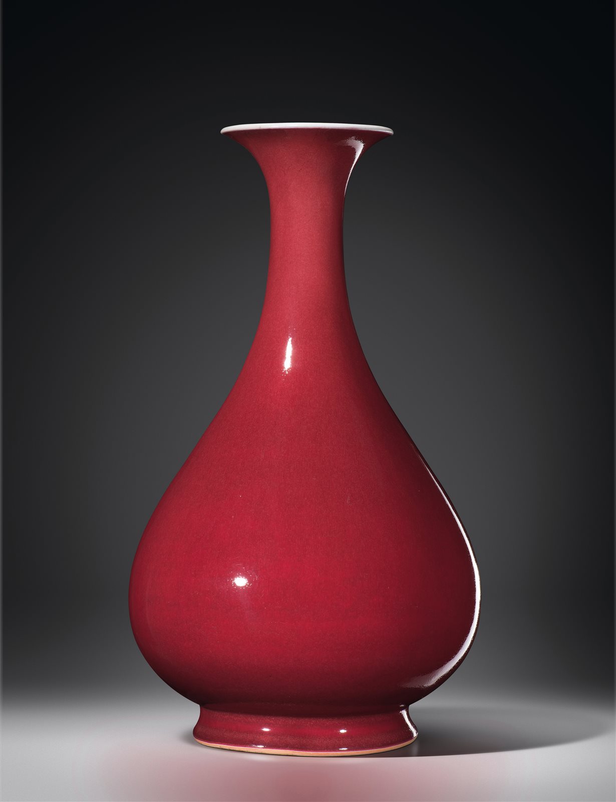 霁红釉玉壶春瓶