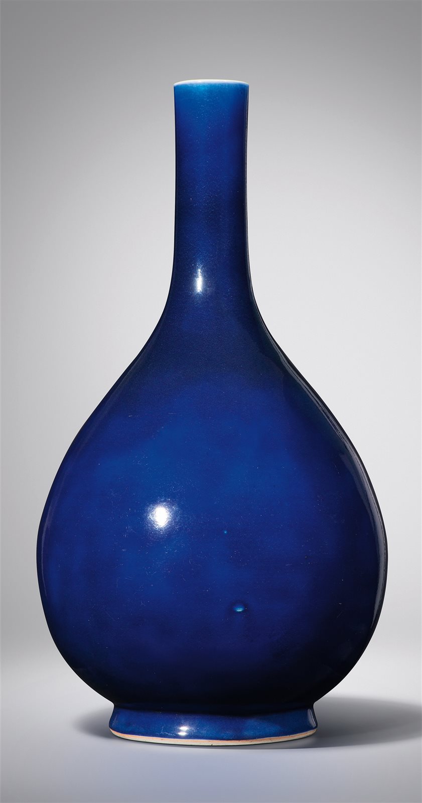 霁蓝釉长颈大胆瓶