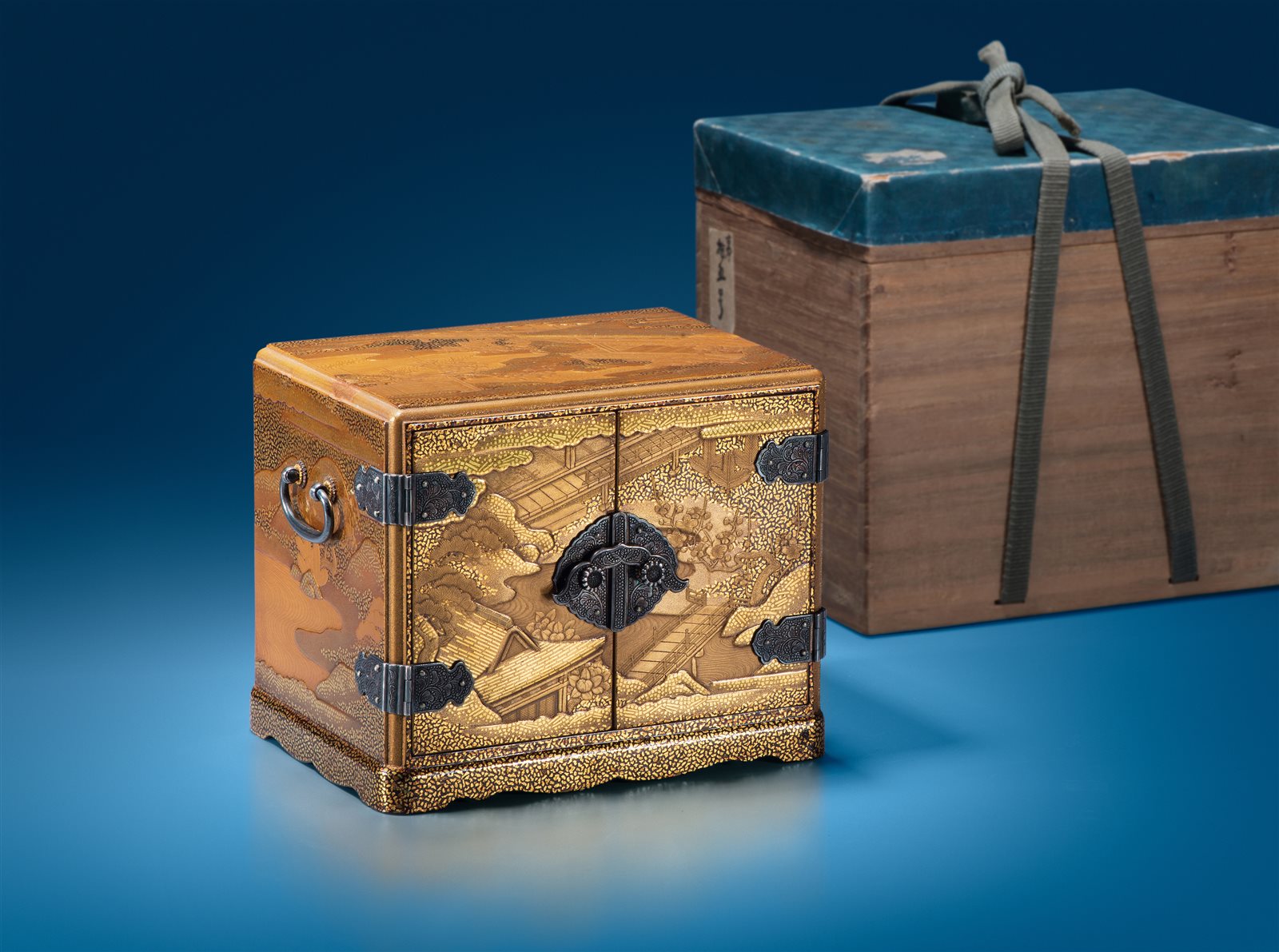 金漆莳绘庭院山水图文具盒
