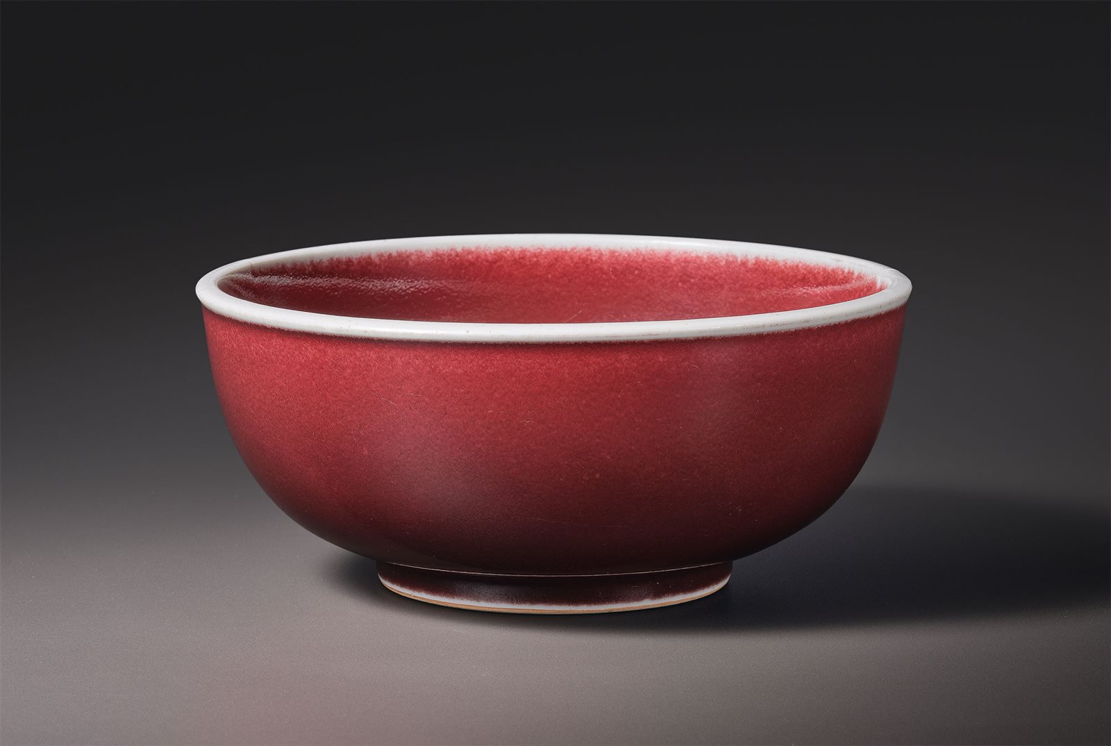 鲜红釉墩式碗