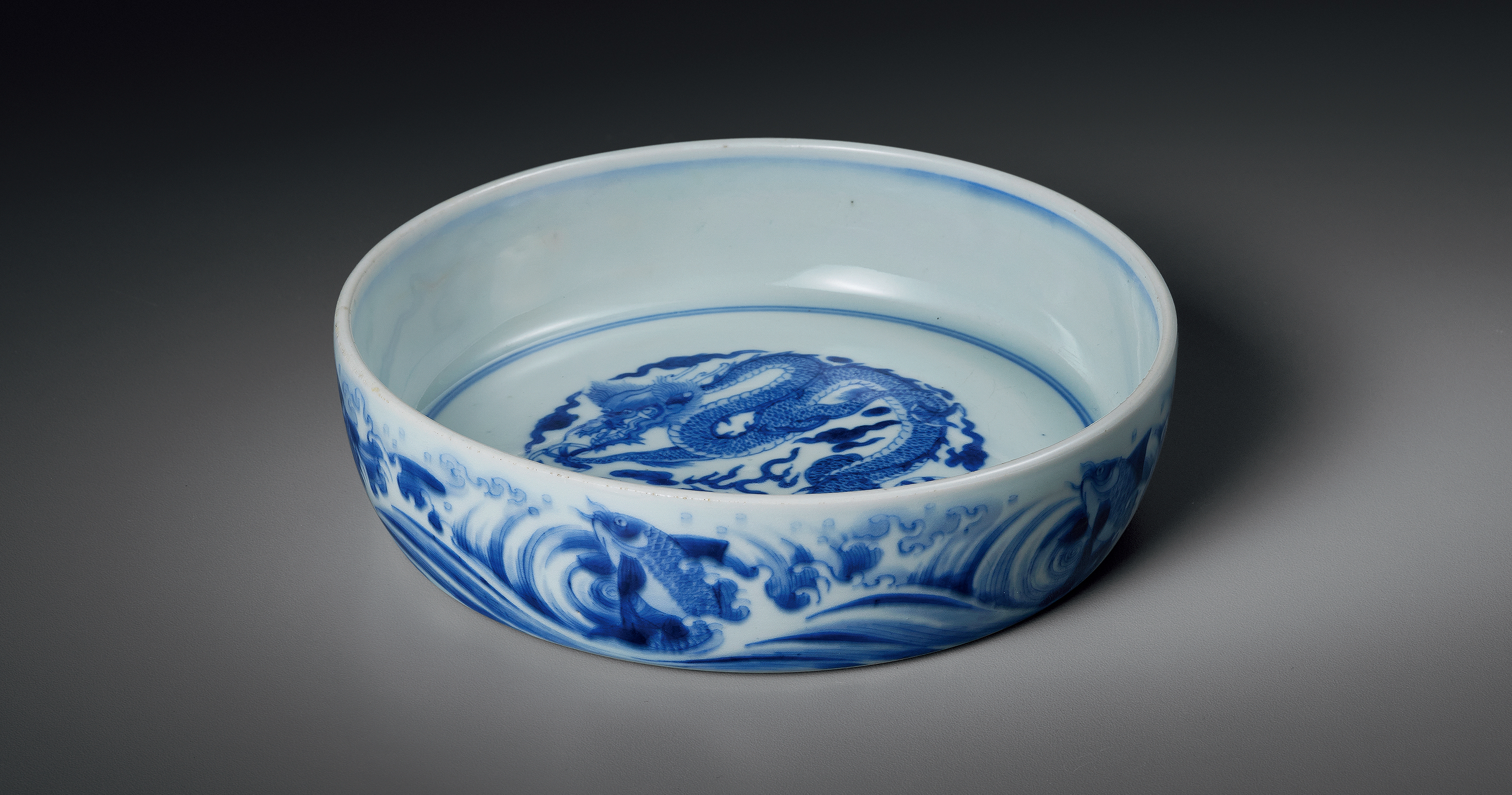 清康熙 青花海水鱼化龙纹洗