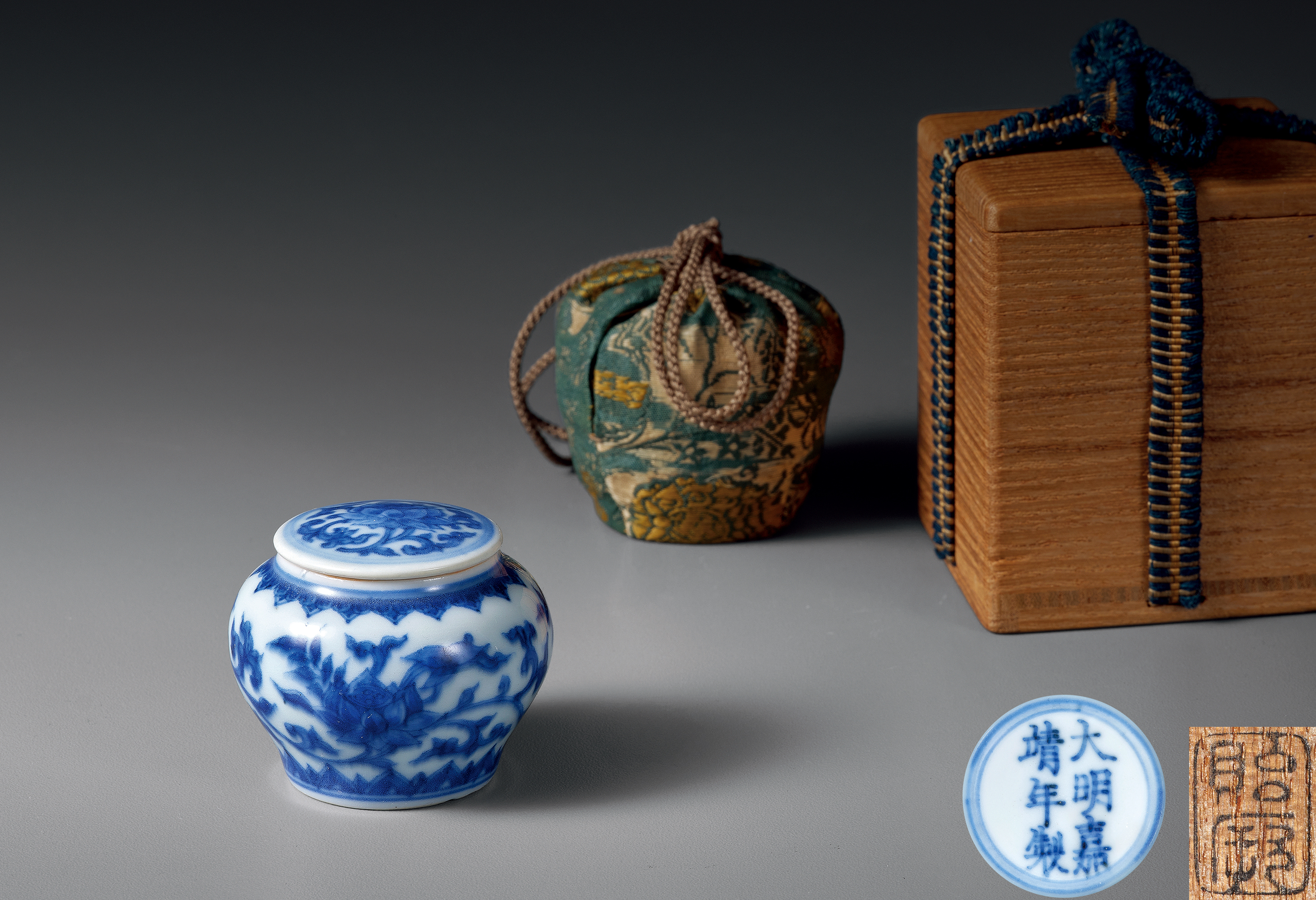 清康熙 青花缠枝莲纹小盖罐