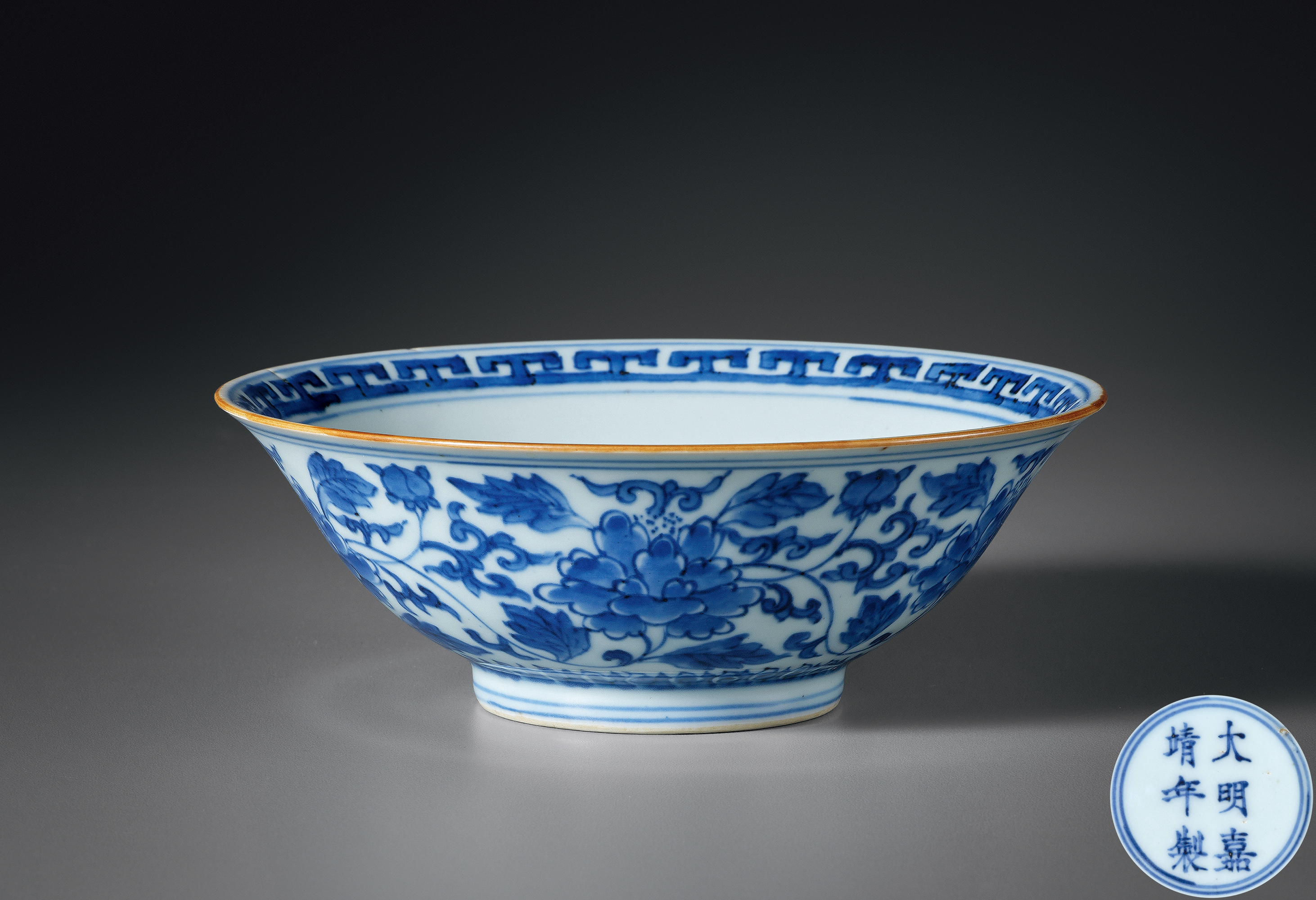 清康熙 青花缠枝牡丹纹碗