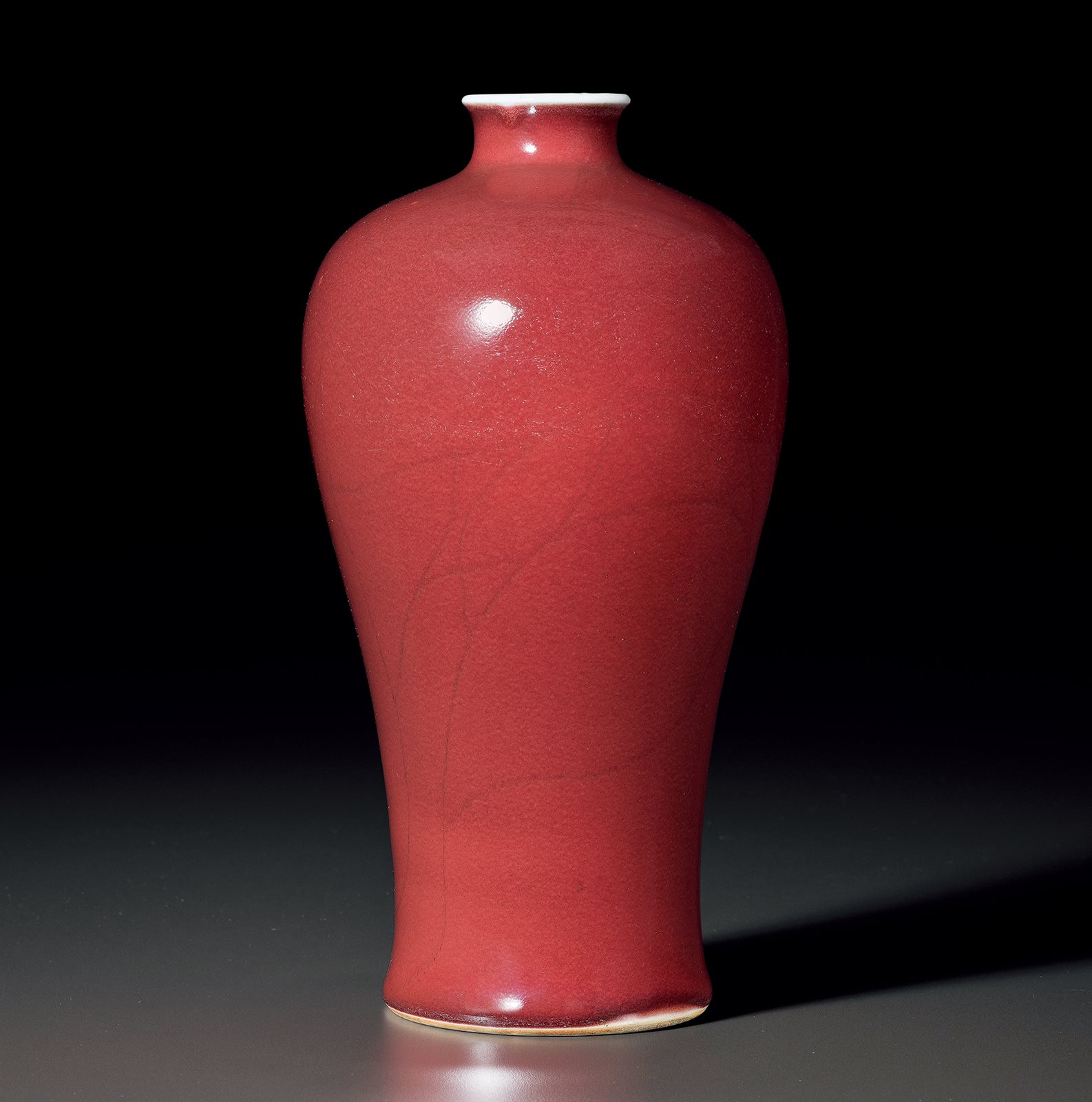 清雍正 霁红釉梅瓶