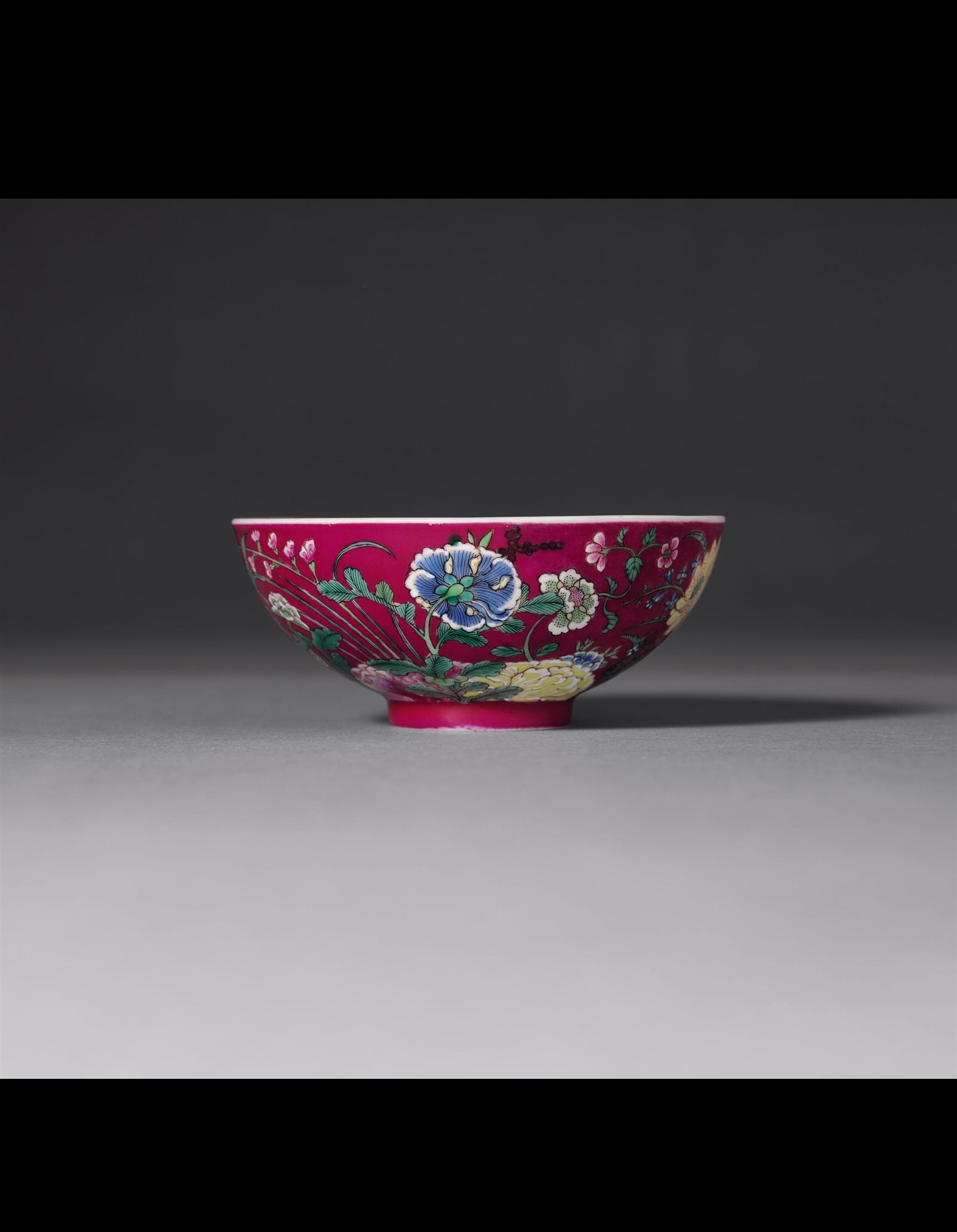 清雍正 御制胭脂红地洋彩九秋同庆图茶圆