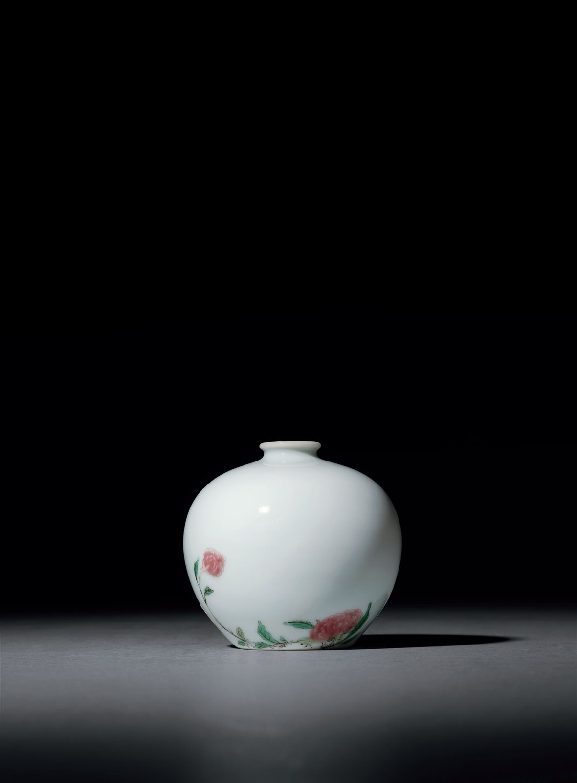 清康熙 釉里红加彩月季纹苹果尊