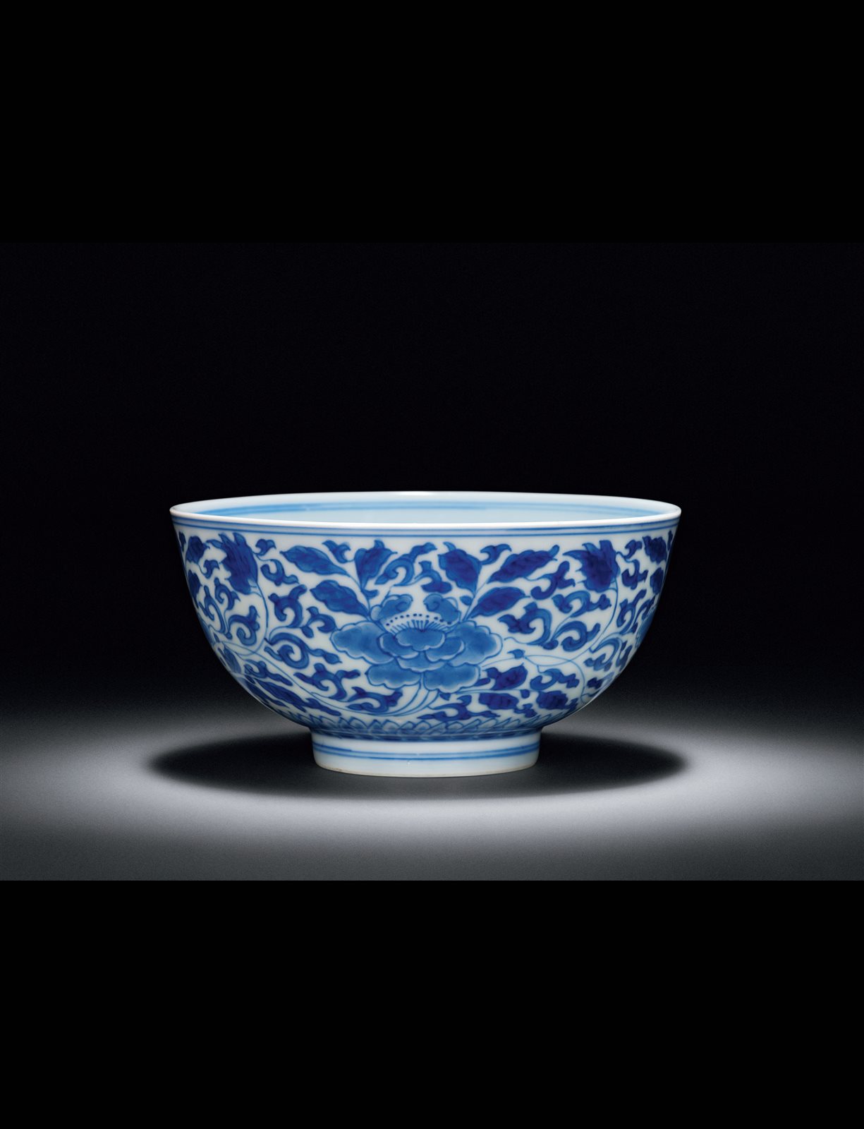 清康熙 青花缠枝牡丹纹碗