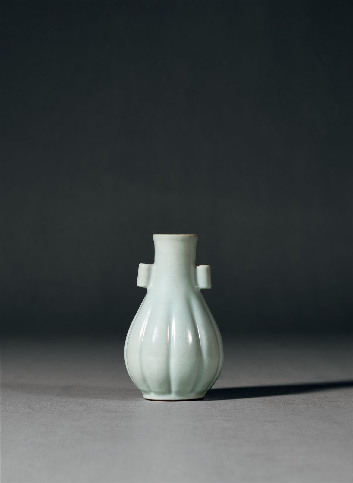 仿官釉瓜棱贯耳小瓶