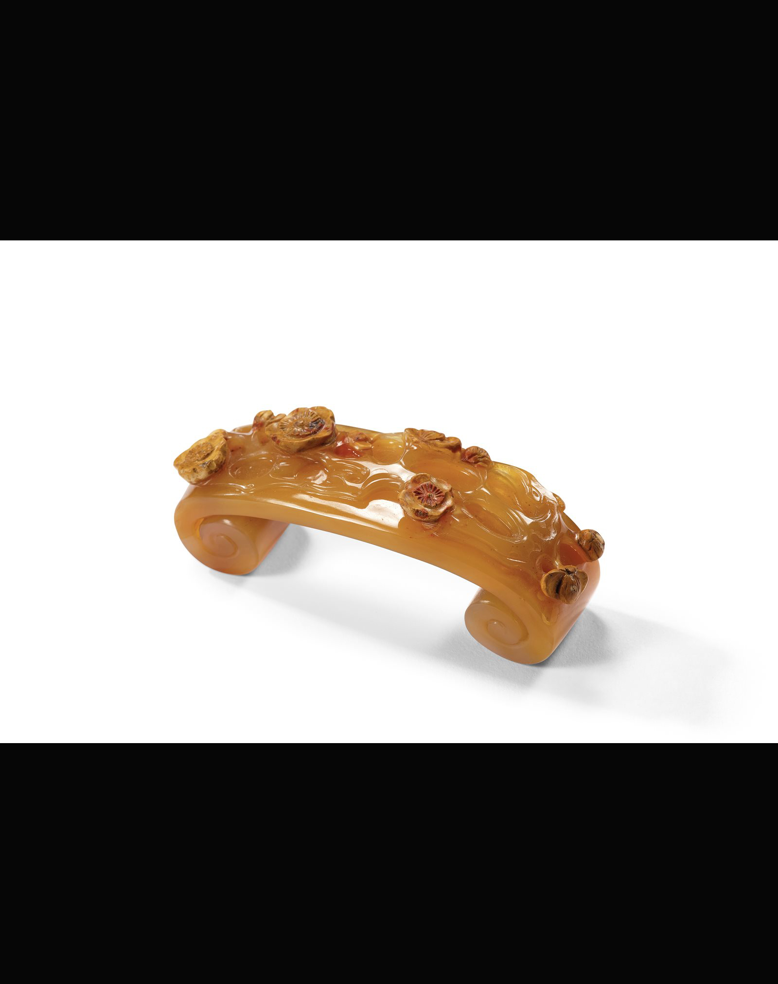 玛瑙梅花纹笔架