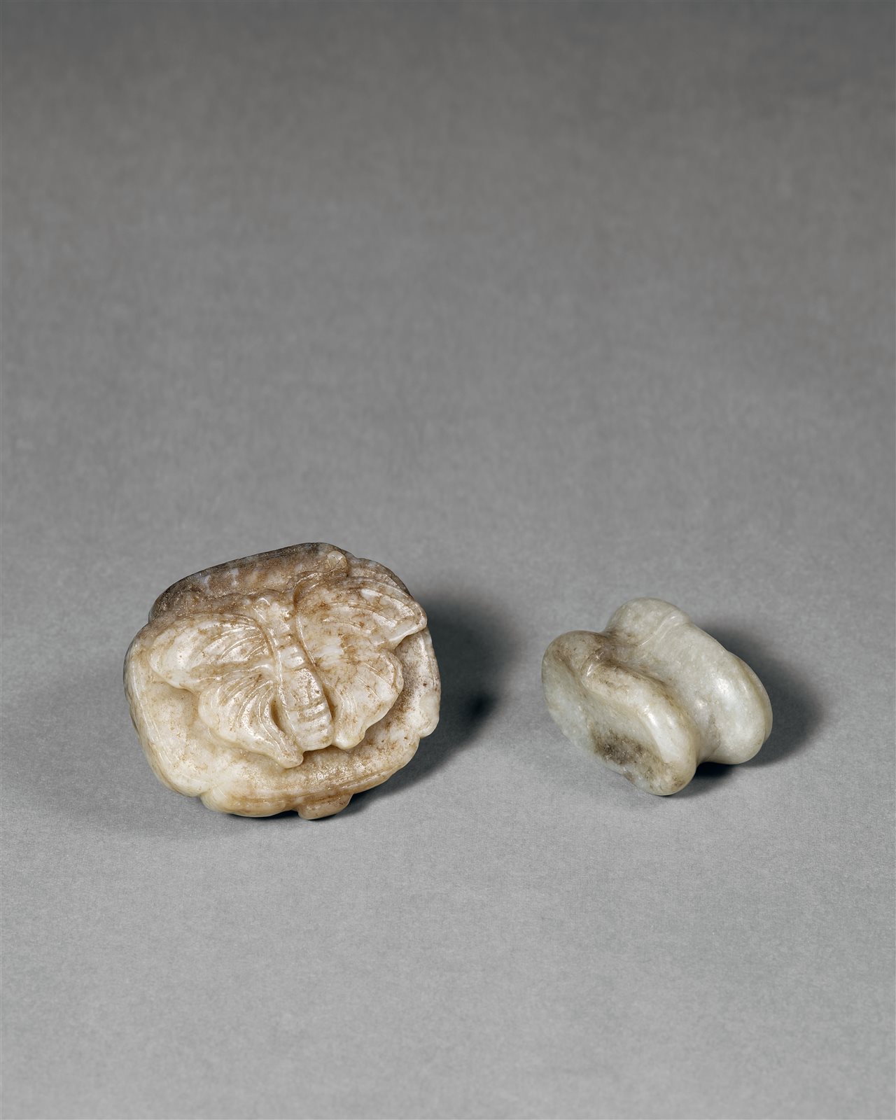 青玉嘎拉哈及蝴蝶带饰（二件）