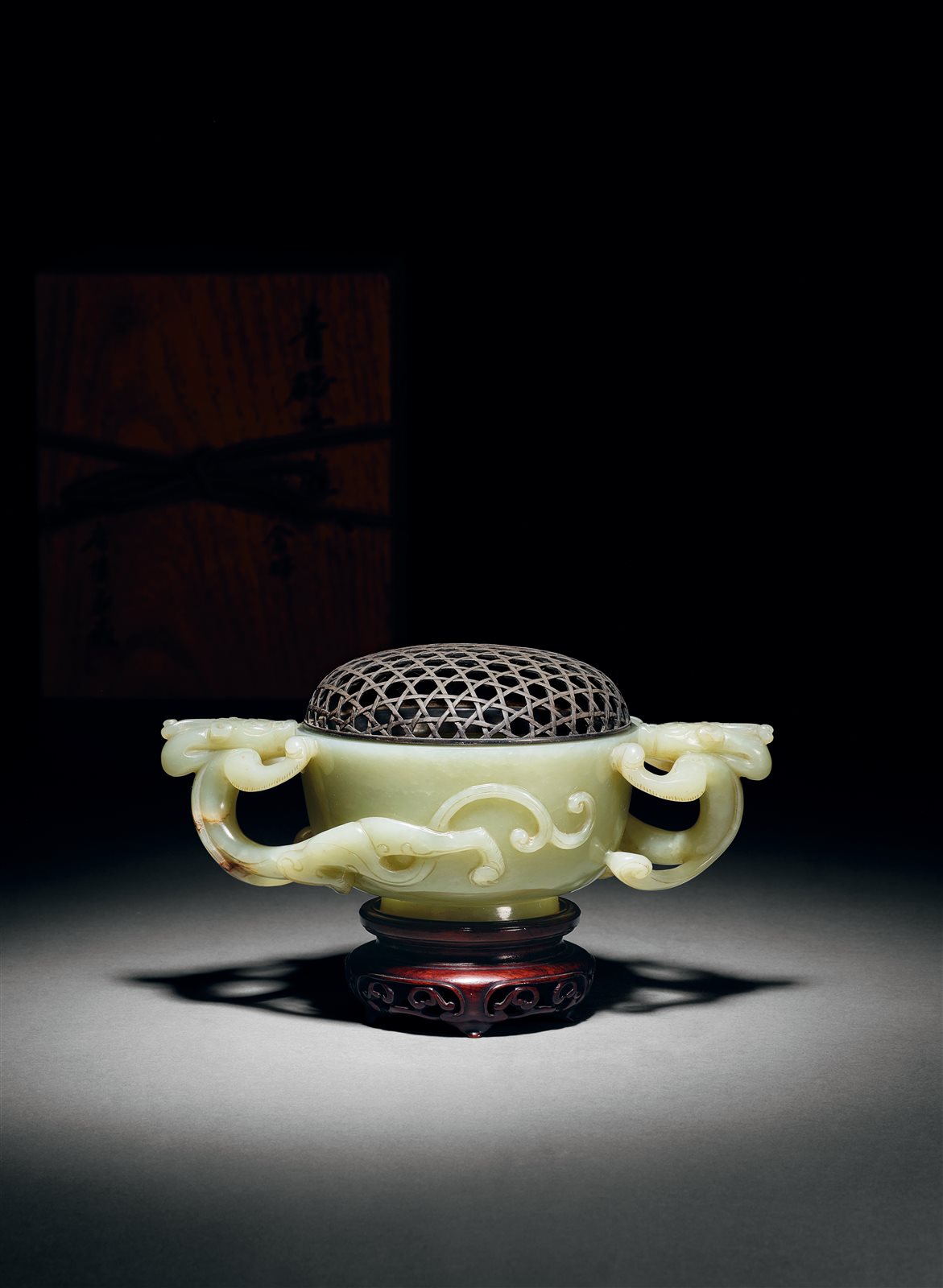 青玉双龙耳香炉