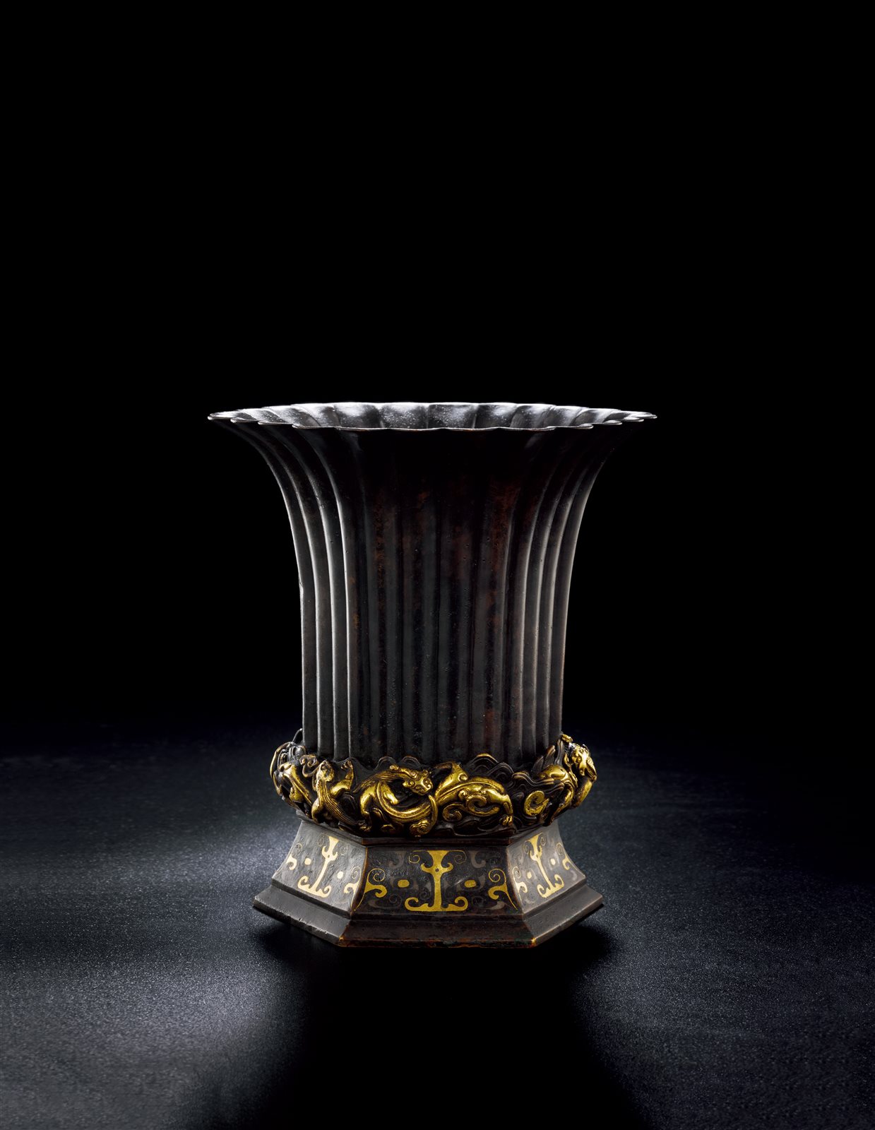 铜错金银螭龙纹花觚