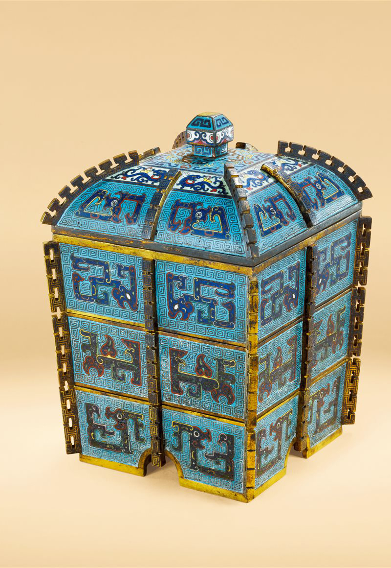 铜胎珐琅夔纹方奁