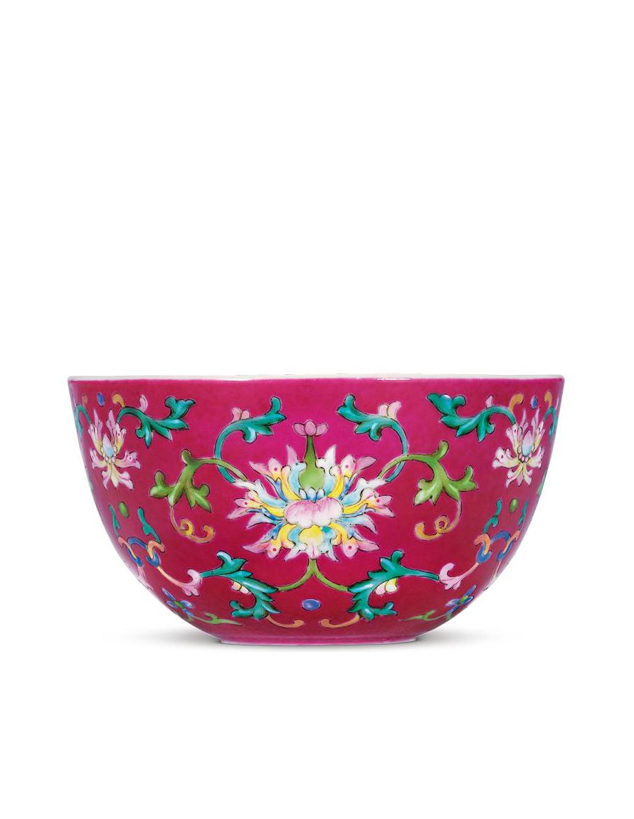 清乾隆 胭脂红地洋彩缠枝莲纹缸式杯