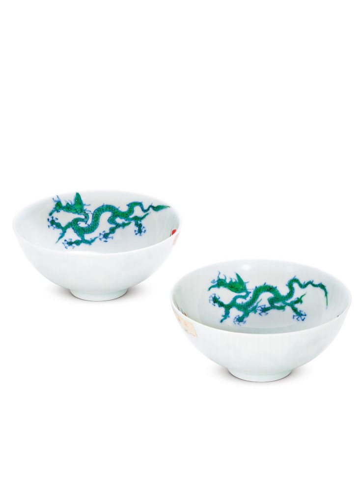 清康熙 斗彩双龙戏珠纹碗一对