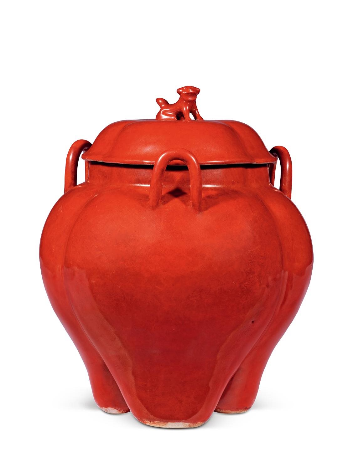 清乾隆 矾红仿古铜三足三系盖尊