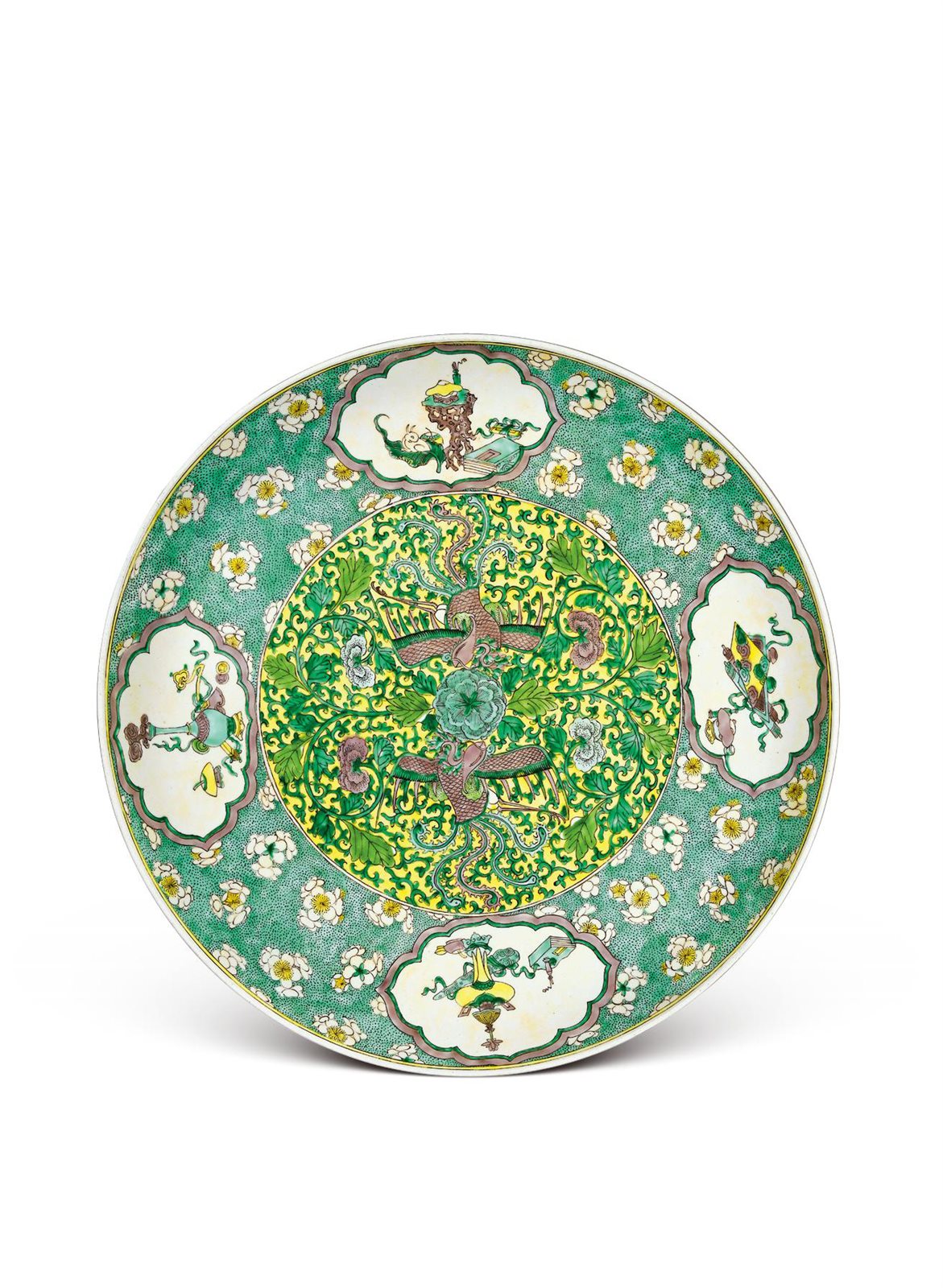 清康熙 素三彩内绿地开光博古对头凤外黄地缠枝花卉纹大盘