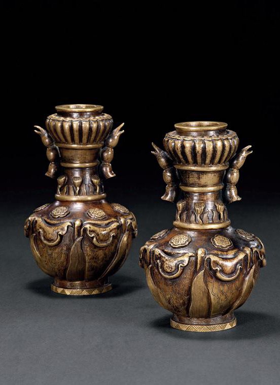 十九世纪 铜莲藕耳供瓶一对