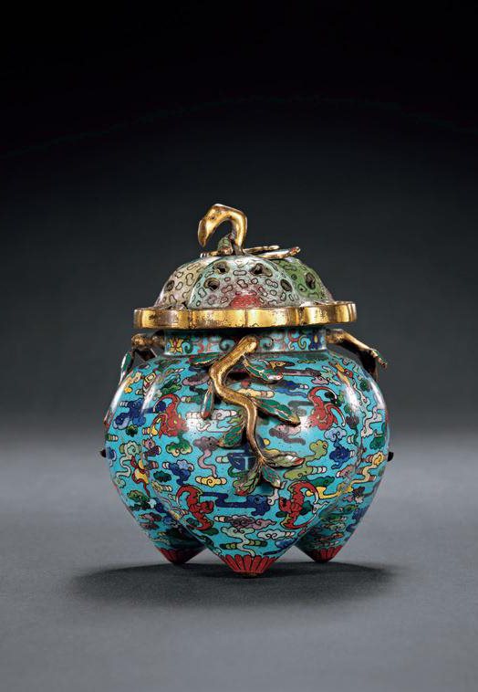 清乾隆 铜胎掐丝珐琅桃形熏炉