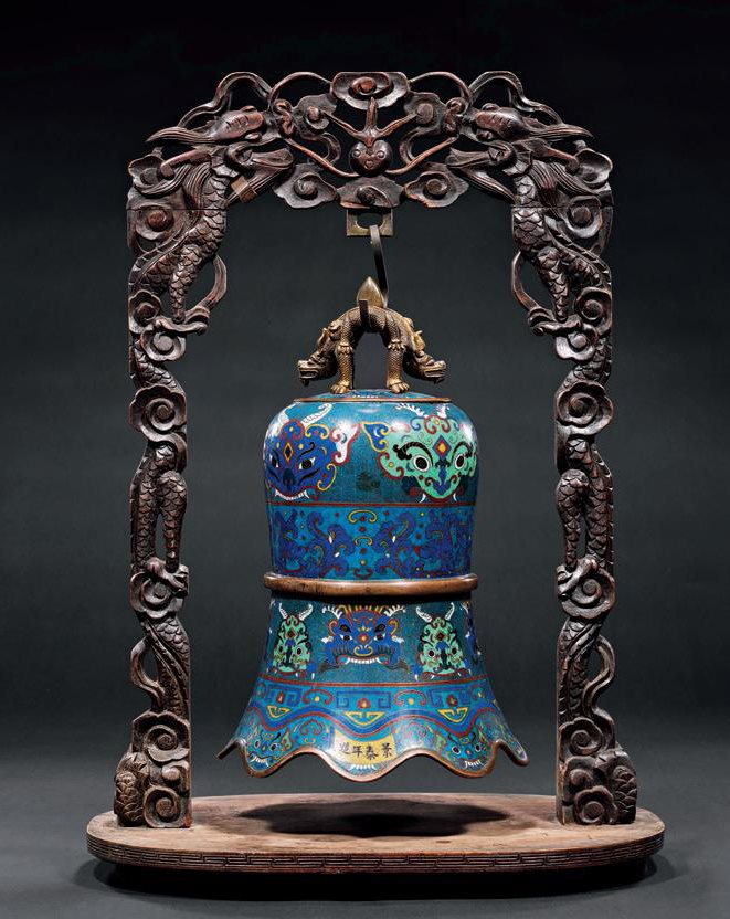 清中期 铜胎掐丝珐琅兽面纹挂钟