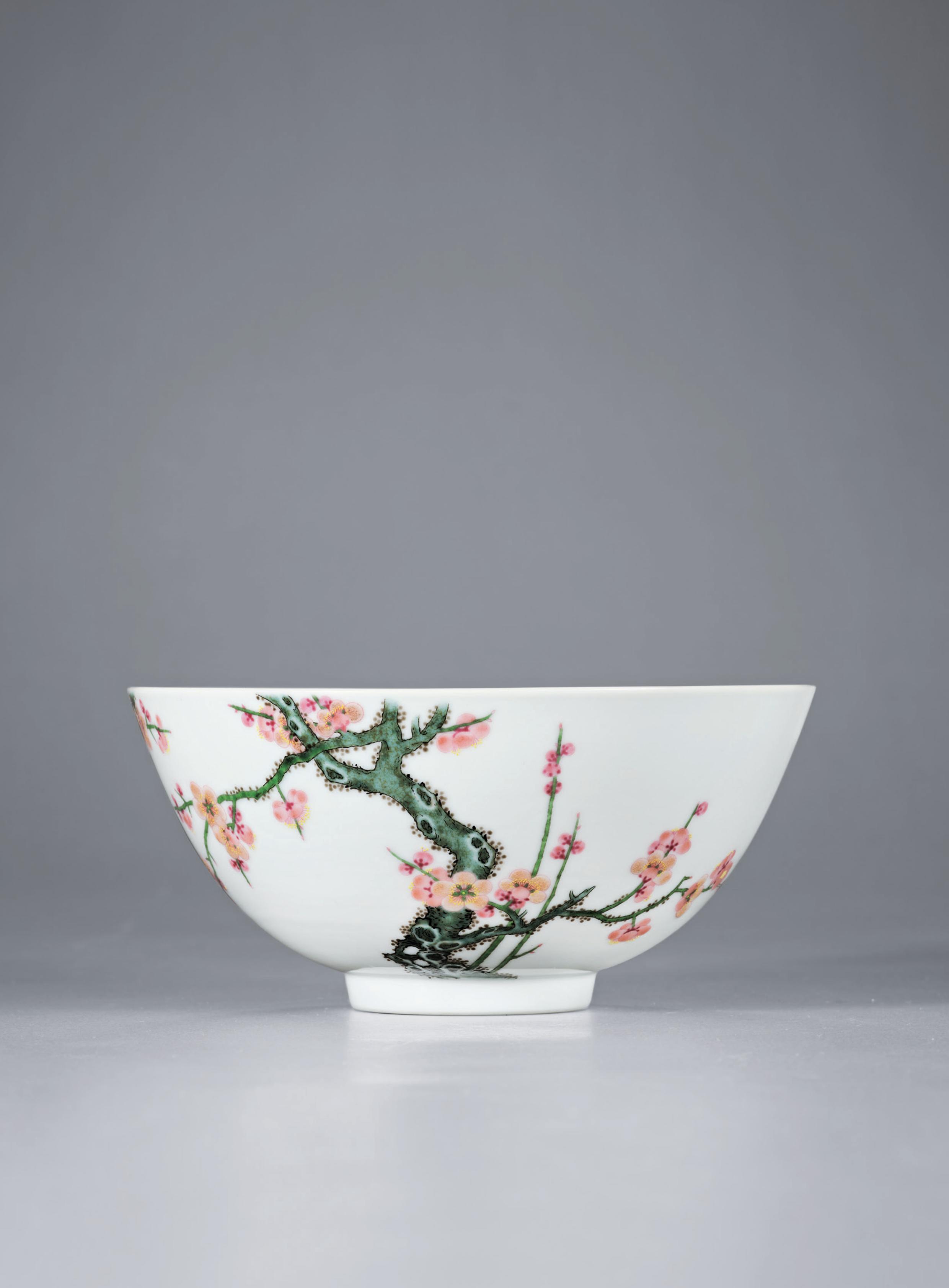 清雍正 疑后加彩磁胎画珐琅梅花诗意纹碗