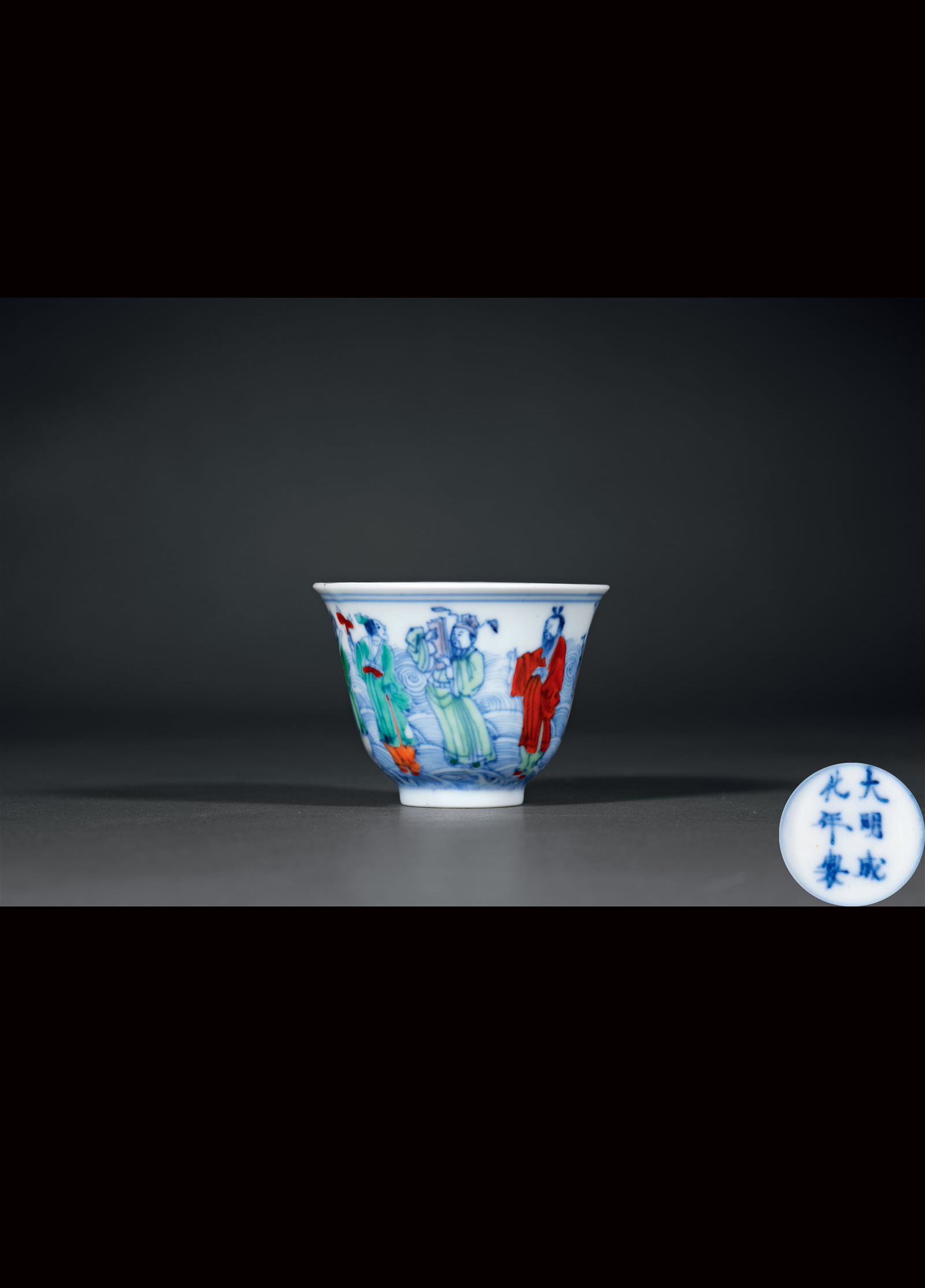 清康熙 青花斗彩八仙过海纹杯