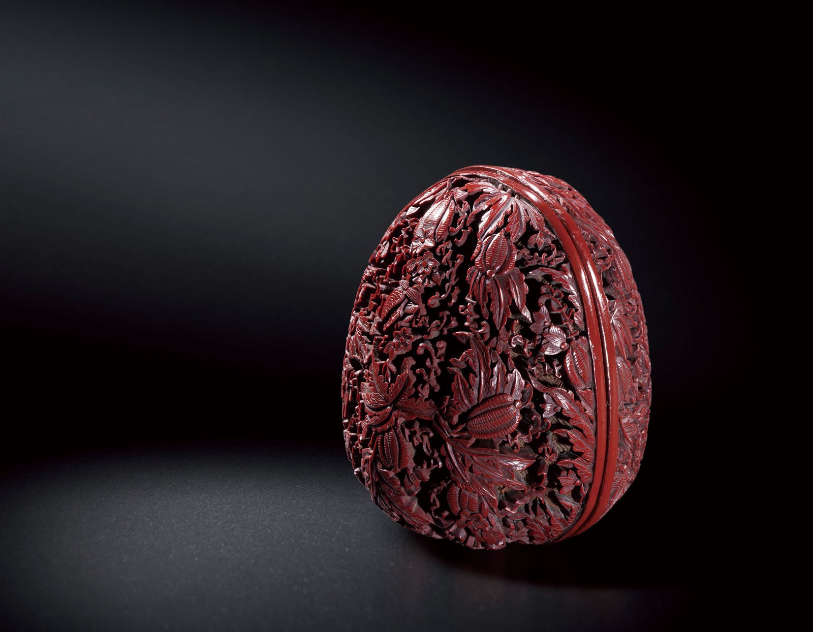 剔红高浮雕瓜瓞绵绵纹瓜形盖盒