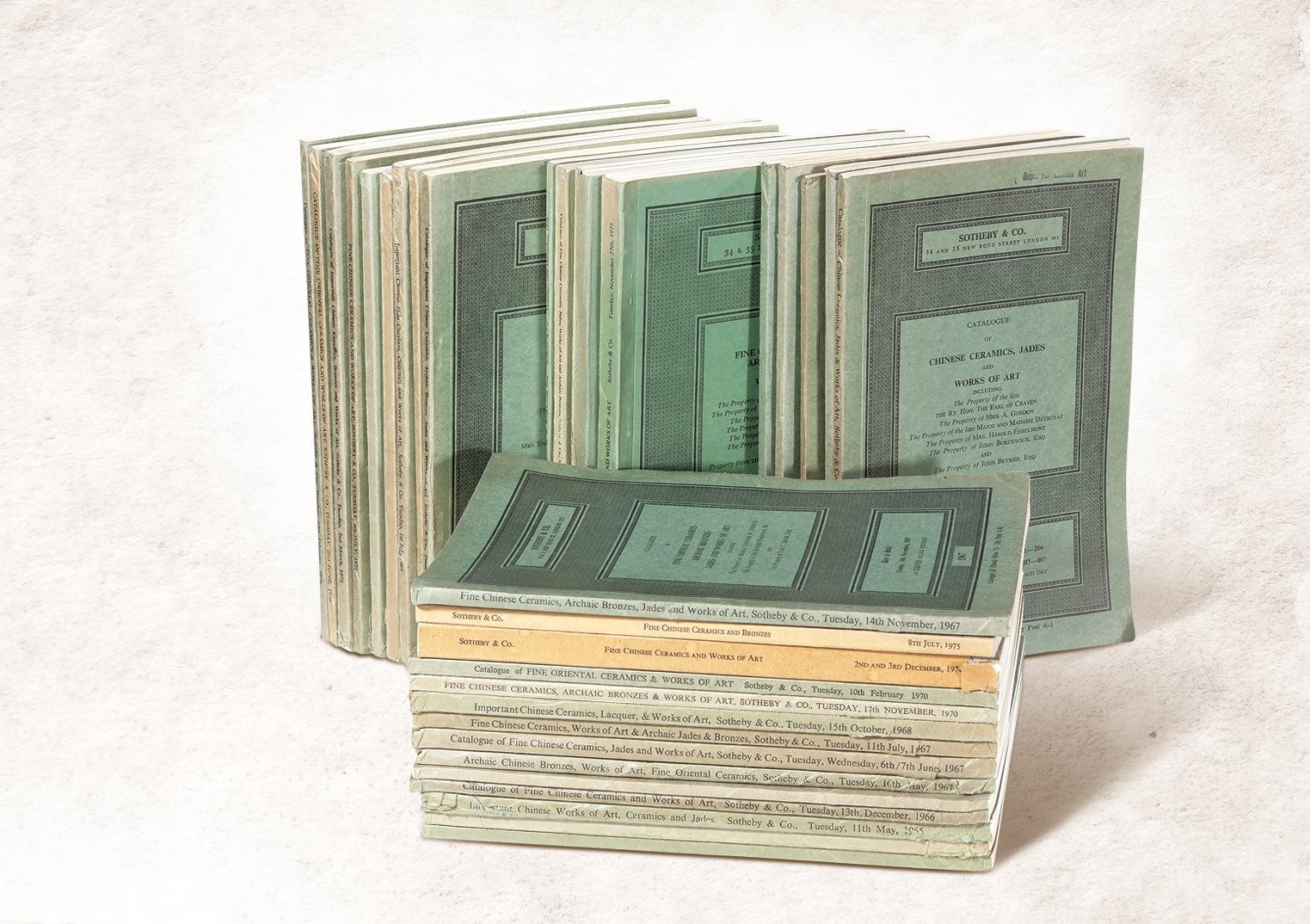  1963-1975年伦敦苏富比瓷器杂项拍卖图册三十三册