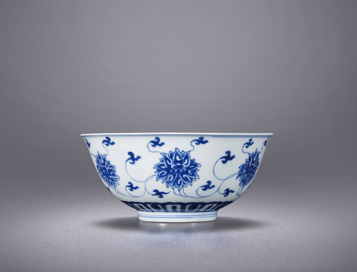 青花缠枝莲纹碗