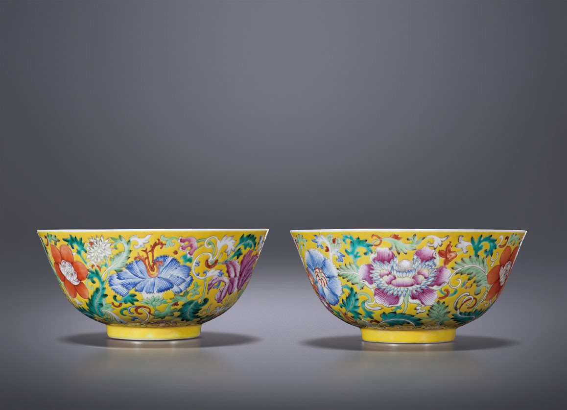 黄地洋彩花卉洪福纹碗一对