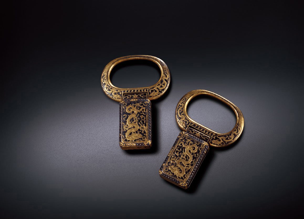 铁鎏金戗金龙纹带扣一对